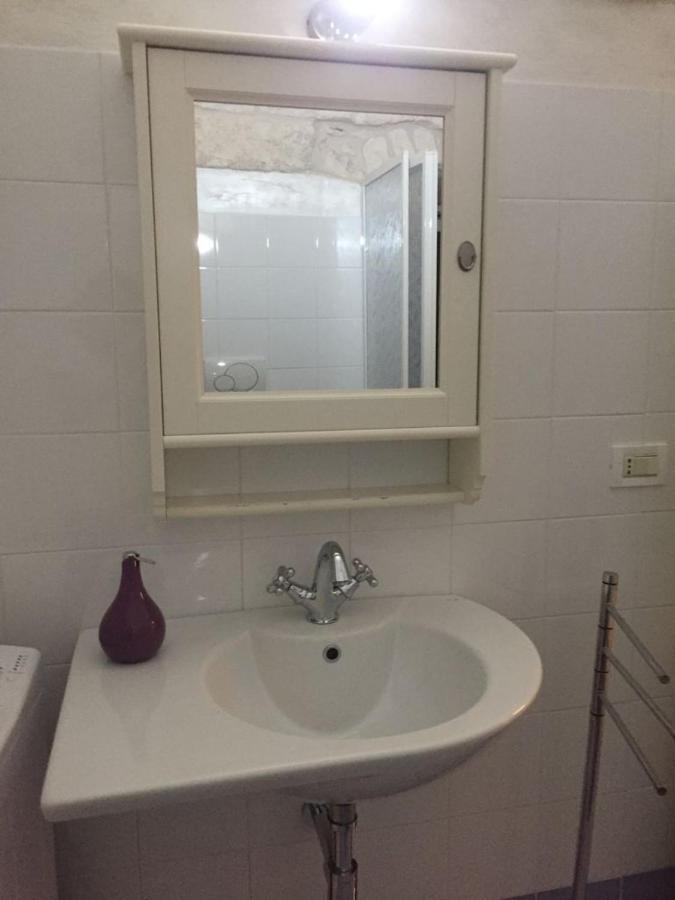 La Nicchia Di Paola Apartment Ostuni Luaran gambar
